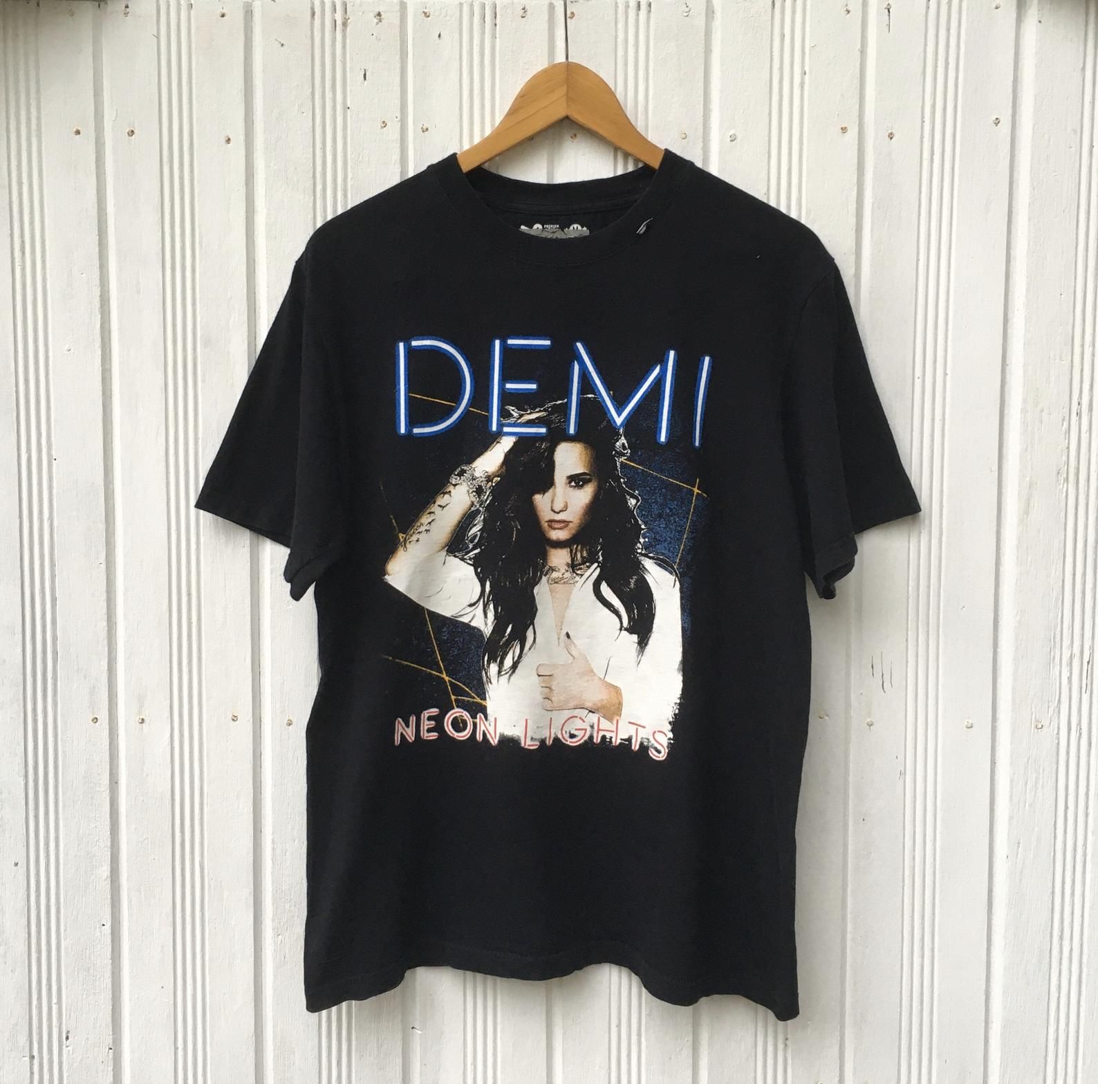 Demi Lovato Neon Lights 2015 Tour
