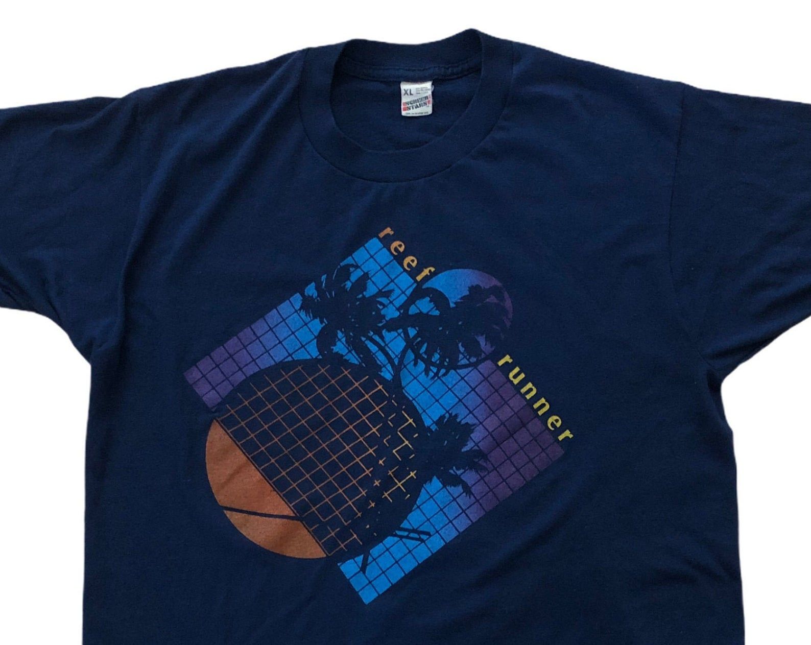 Reef Runner Vintage 80S Vaporwave Aesthetic Surfer Palm Trees Sunset Beach Grid California Japan Surfing Screen Stars Usa Blue T-Shirt