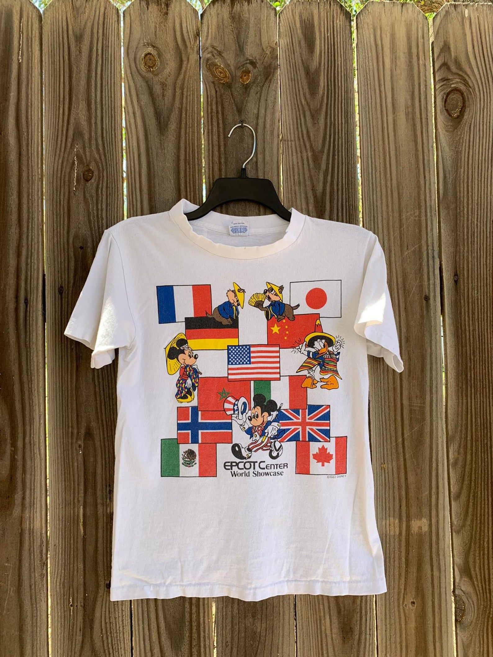 Vintage 1982 Disney Epcot World Showcase T-Shirt M