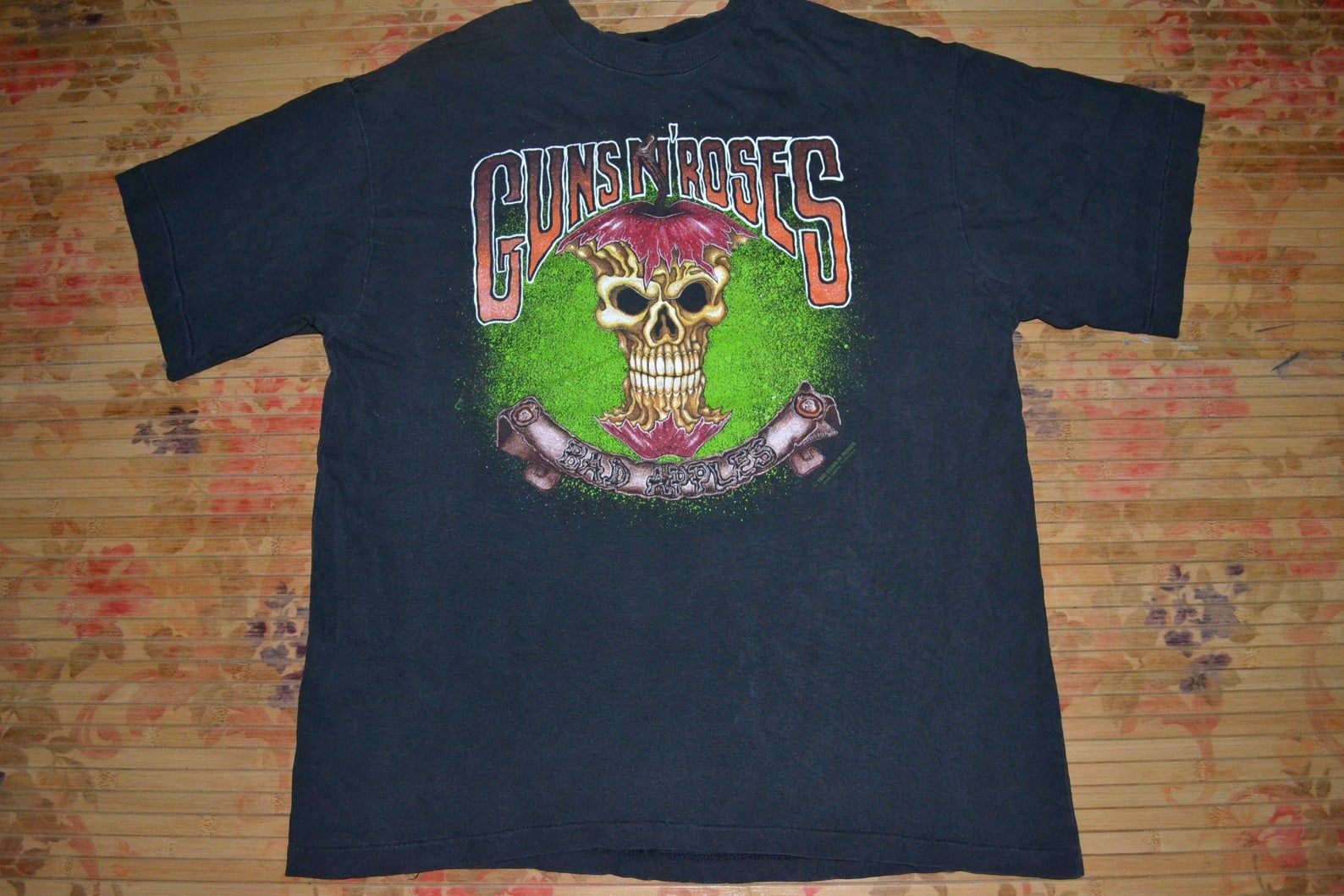 Vintage 1992 Guns N Roses Bad Apples Gnr Use Your Illusion Australia New Zealand Tour Concert Promo Rare T-Shirt Shirt