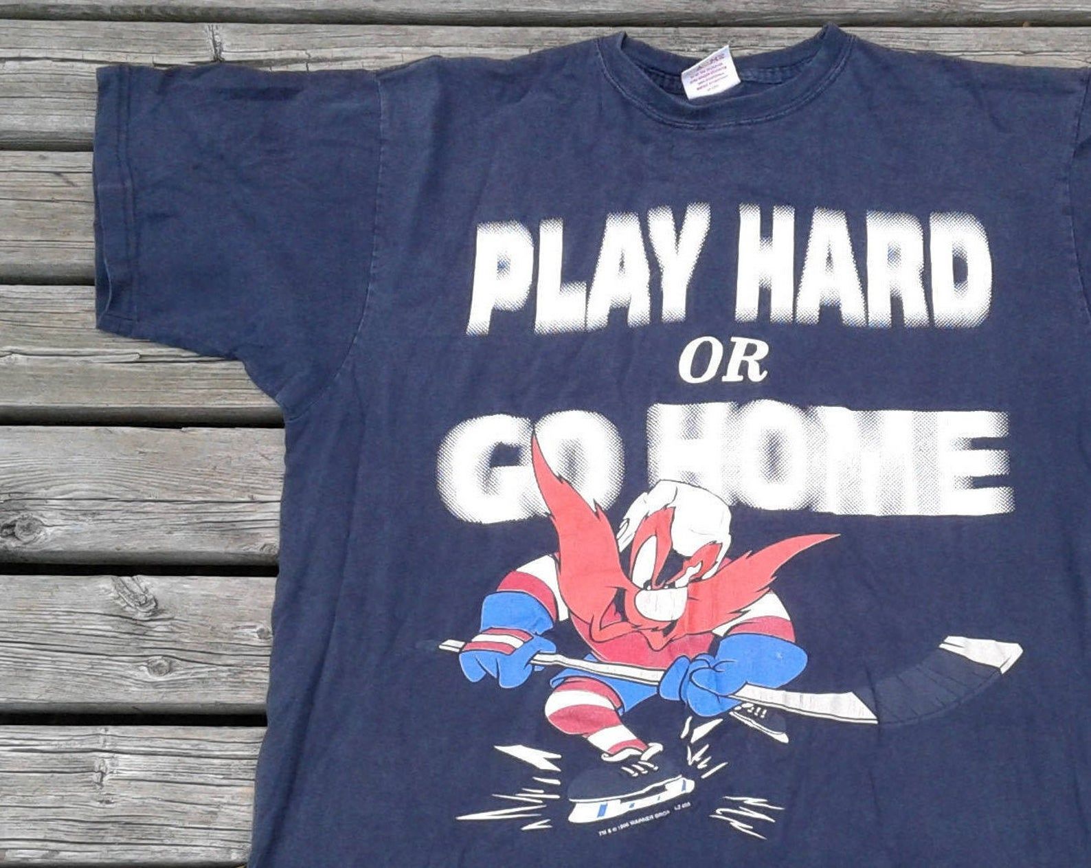 Vintage 1996 Looney Tunes Yosemite Sam Hockey Play Hard Or Go Home T-Shirt