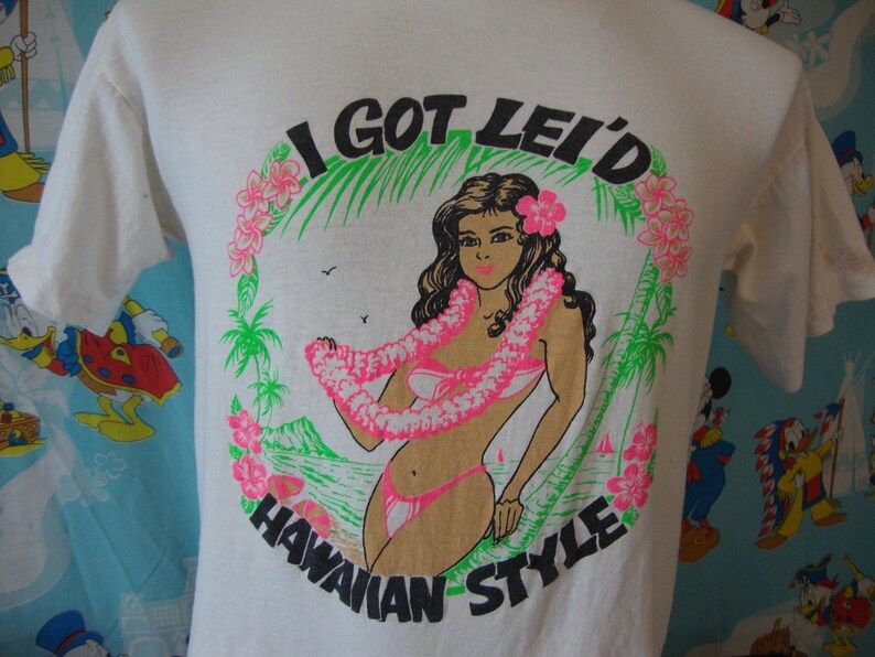Vintage 80S I Got Leid Hawaiian Style Sexy Pin Up Girl Punk Rock Surfboard Skateboard Hawaii Tourist T Shirt