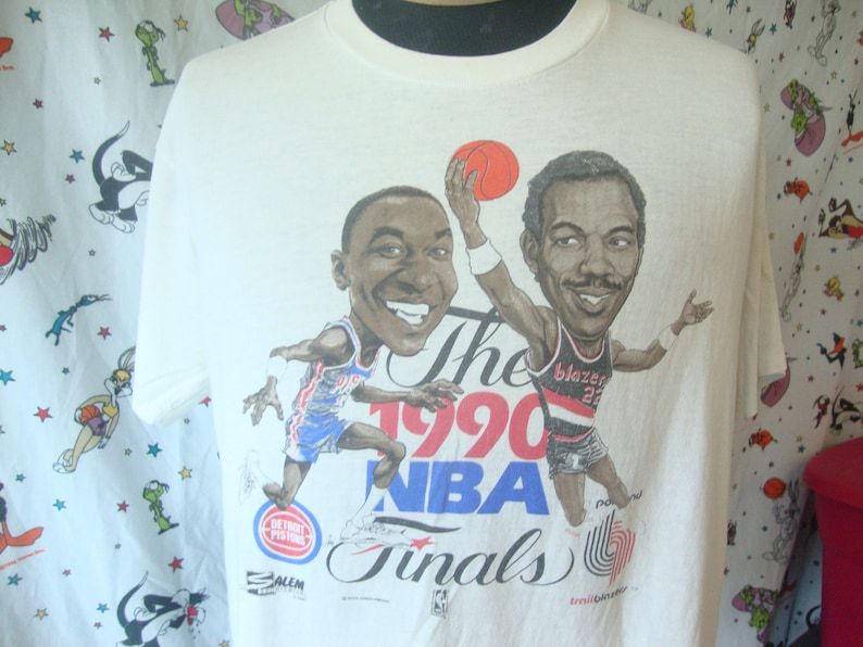 Vintage 90S 1990 Nba Finals Detroit Pistons Vs Portland Trailblazers Isiah Thomas Clyde Drexler Caricature Cartoon T Shirt