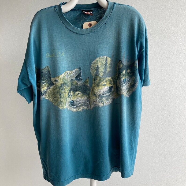 Vintage 90S 1992 Signal Sport Wolf Beat Up T Shirt Wrap Around T Shirt