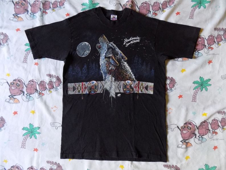 Vintage 90S Badlands South Dakota T Shirt Edium Wolf Print National Park Native American