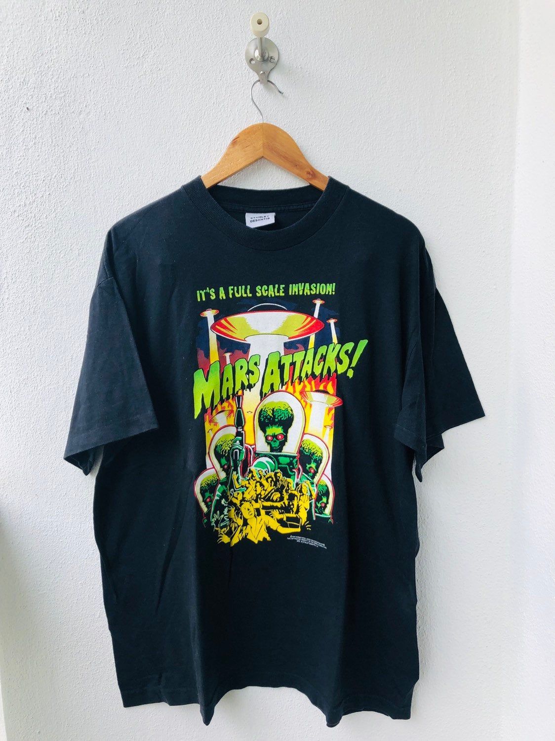 Vintage 90s Mars Attacks!! By Tim Burton American Comis Science Fiction Film 1996 shirt