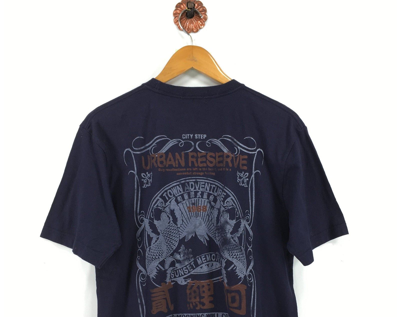 Vintage 90S Sukajan Fish Koi Tshirt Unisex City Natural Japanese Fish Koi Sukajan Japanese Tattoo Style Souvenir Tee M