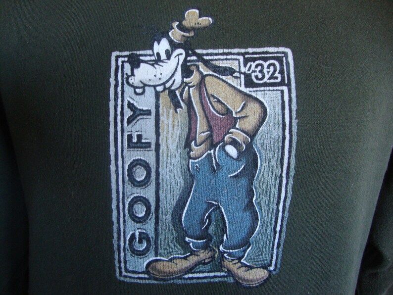 Vintage 90S Walt Disney Goofy 32 Green Crew Neck Sweatshirt