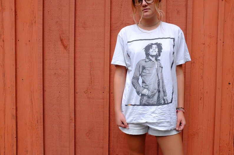 Vintage Bob Marley White Short Sleeve Tee Bob Marley Guitar Reggae Music Artist Shirt Sz Large