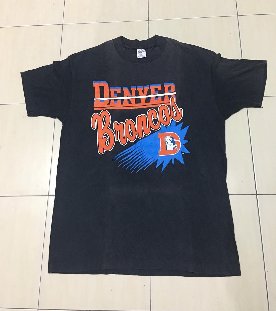 Vintage Denver Broncos American Football NFL shirt