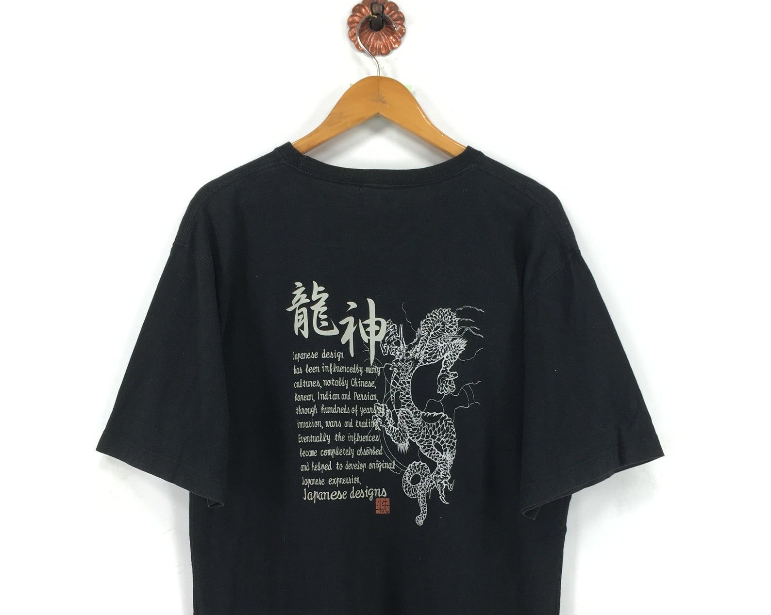 Vintage Japanese Designs Pullover Tshirt Japanese Traditional Sukajan Dragon Tattoo Surfing Design Japanese Souvenir Black Tee L