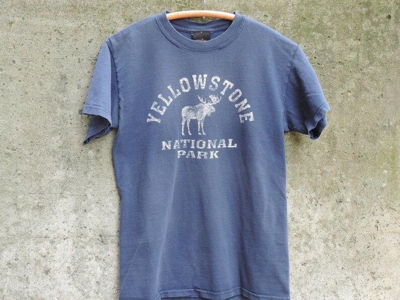 Vintage Tee Shirt Yellowstone National Park Print Cotton T Shirt Size P Souvenir Sportswear Outdoor Wear Hiking Rafting Fishing Camping